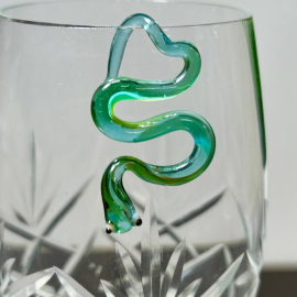 Фигурка-подвеска для бокала/вазы "Змейка". Цвет стекло, гутная техника, руч раб г.Гусь хрустальный. Картинка 2
