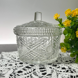 Сахарница с крышкой. Хрусталь, рисунок от формы. Сколы