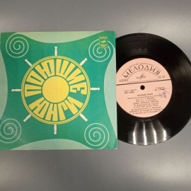 Пластинка "Поющие юнги" издательство: Мелодия, 1978г.. Картинка 3