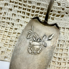 Лопатка "Роза" из серебра 916пр. Таллинн ПО "Ювээл". Вес 67,9г. Винтаж. Картинка 2