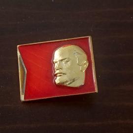 Значок СССР Ленин на флаге