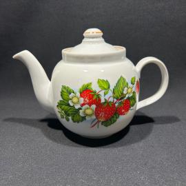Чайник "Клубника", фарфор, деколь, позолота, Дулевский ФЗ, винтаж, СССР