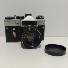 Фотоаппарат винтажный, СССР. Зенит ЕТ, с объективом Helios-44M 2/58 и крышкой