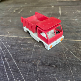 Игрушка детская машинка СССР 1975 год. Картинка 2