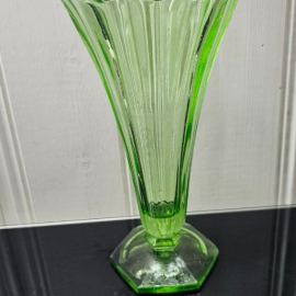Вазочка зелёное стекло 1985 год