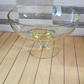 Конфетница , жёлтое стекло