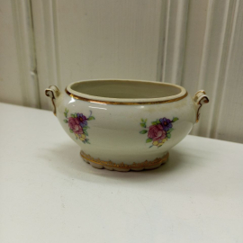 Супница ( кашпо) с цветочным декором.