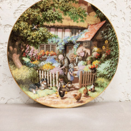 Декоративная  коллекционная тарелка с росписью художника Робера Херси. Фирма производитель: The Vict