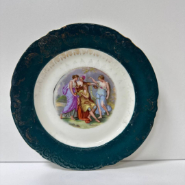Коллекционная тарелка Victoria Austria с изображением купидона и херувимов,  Австрия.