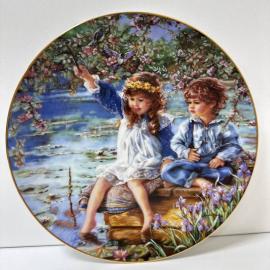 Декоративная коллекционная фарфоровая тарелка дети из серии "Сердца и цветы". RECO, США, Сандра Кук,