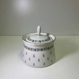 Cахарница из костяного фарфора, вероятно, производства Императорского фарфорового завода (ИФЗ).